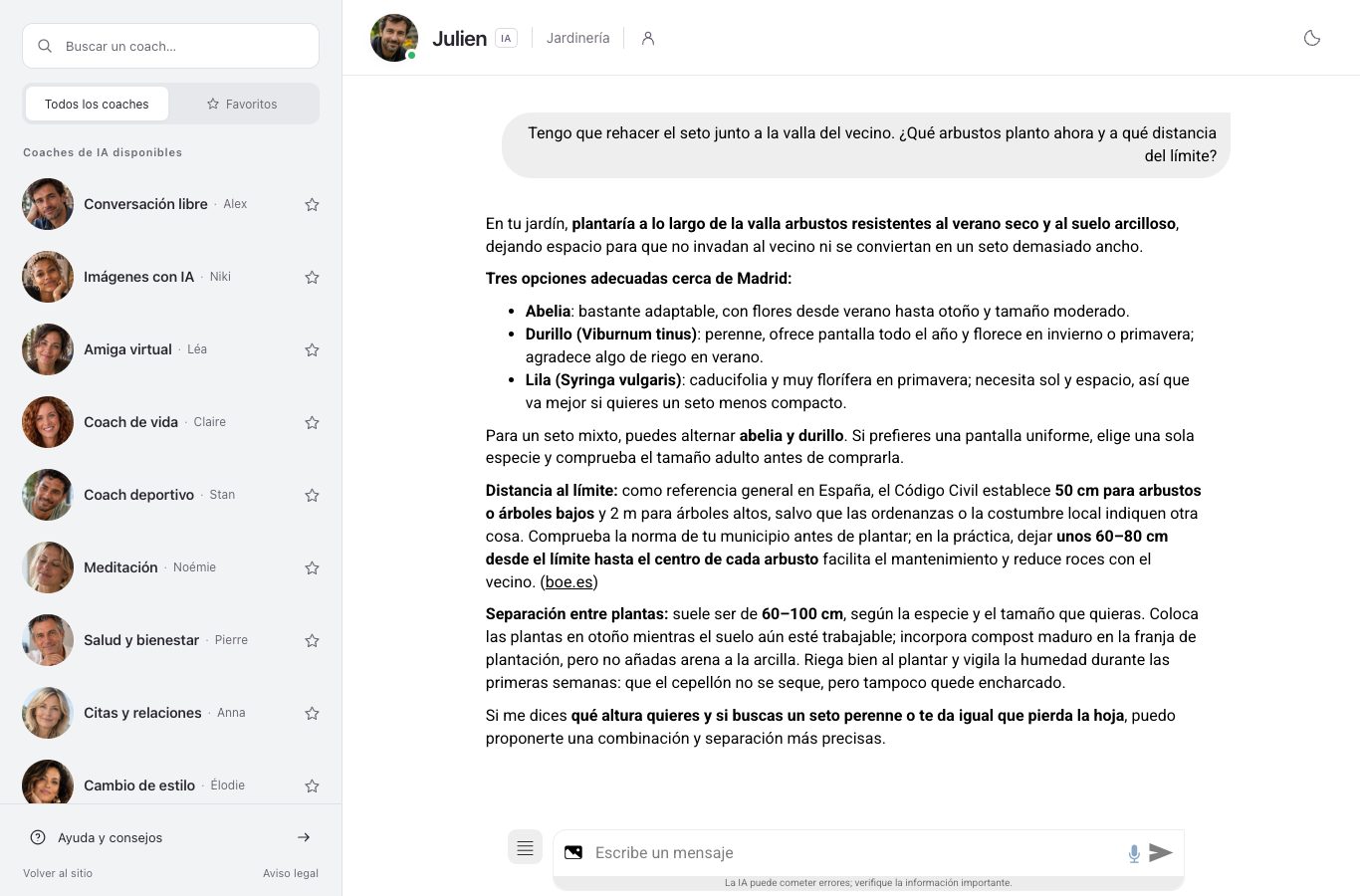 Captura del chat de Nation en español: Julien responde a la pregunta del seto con abelia, durillo y lila, y recuerda la distancia del Código Civil